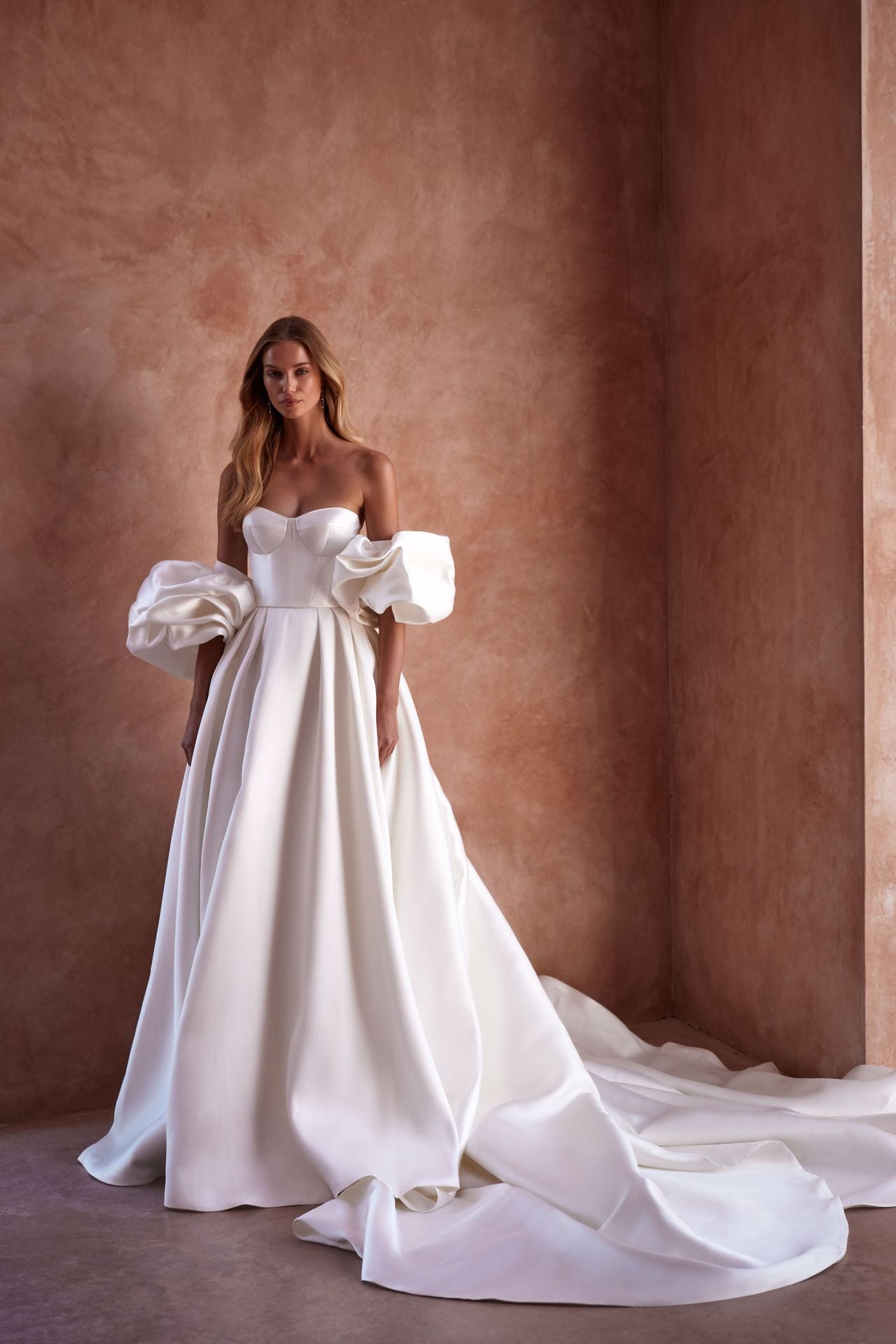 Vestido de novia Capa Leighton de millanova