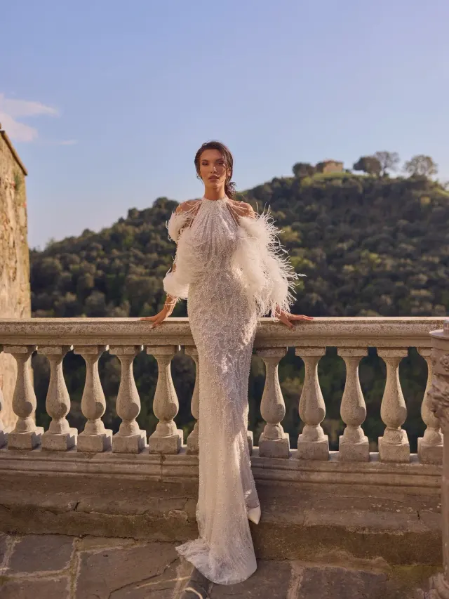Vestido de novia Argos con capa de wona