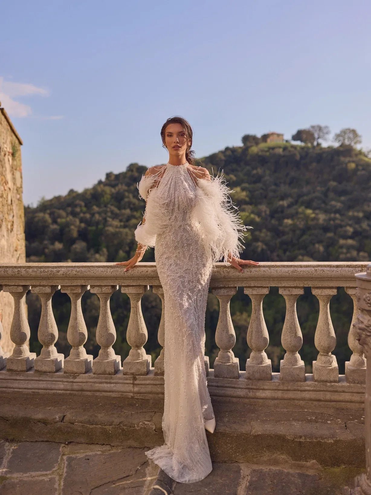 Vestido de novia Argos con capa de Wona